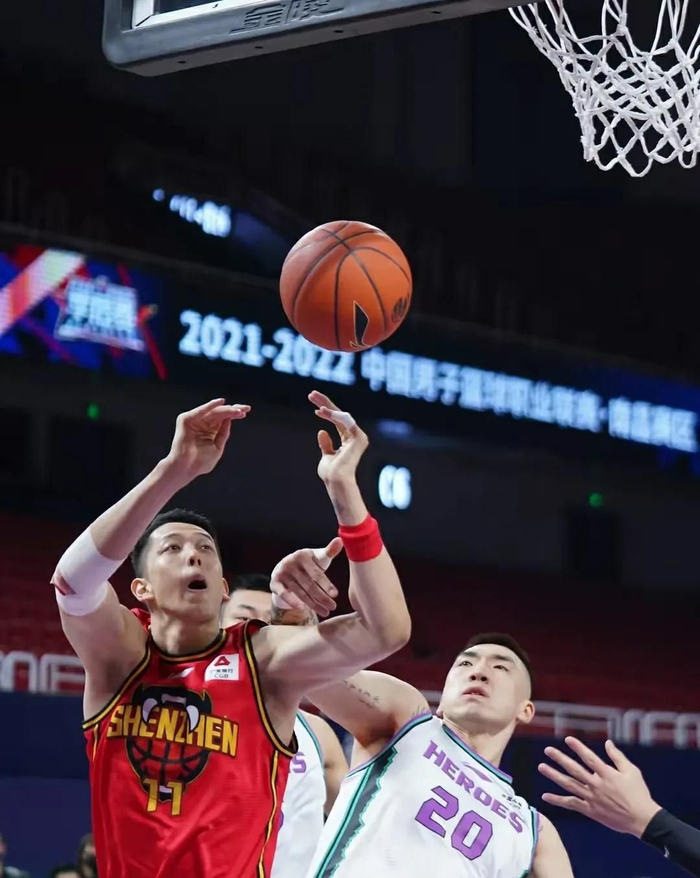 雷竞技中国关于里昂今晨队长鼓劲；志在CBA常规赛名次提升；态度坚定；医务组通报恢复的信息